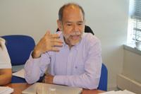 Dr. Juan Cortés durante una reunión del Consejo de Facultad