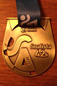 Medalla del Dr. Juan Pablo Aitken en los 42 k del Maratón de Santiago 2015